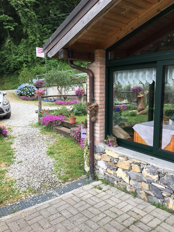 Agriturismo La Taverna Del Nonno Borzonasca 外观 照片